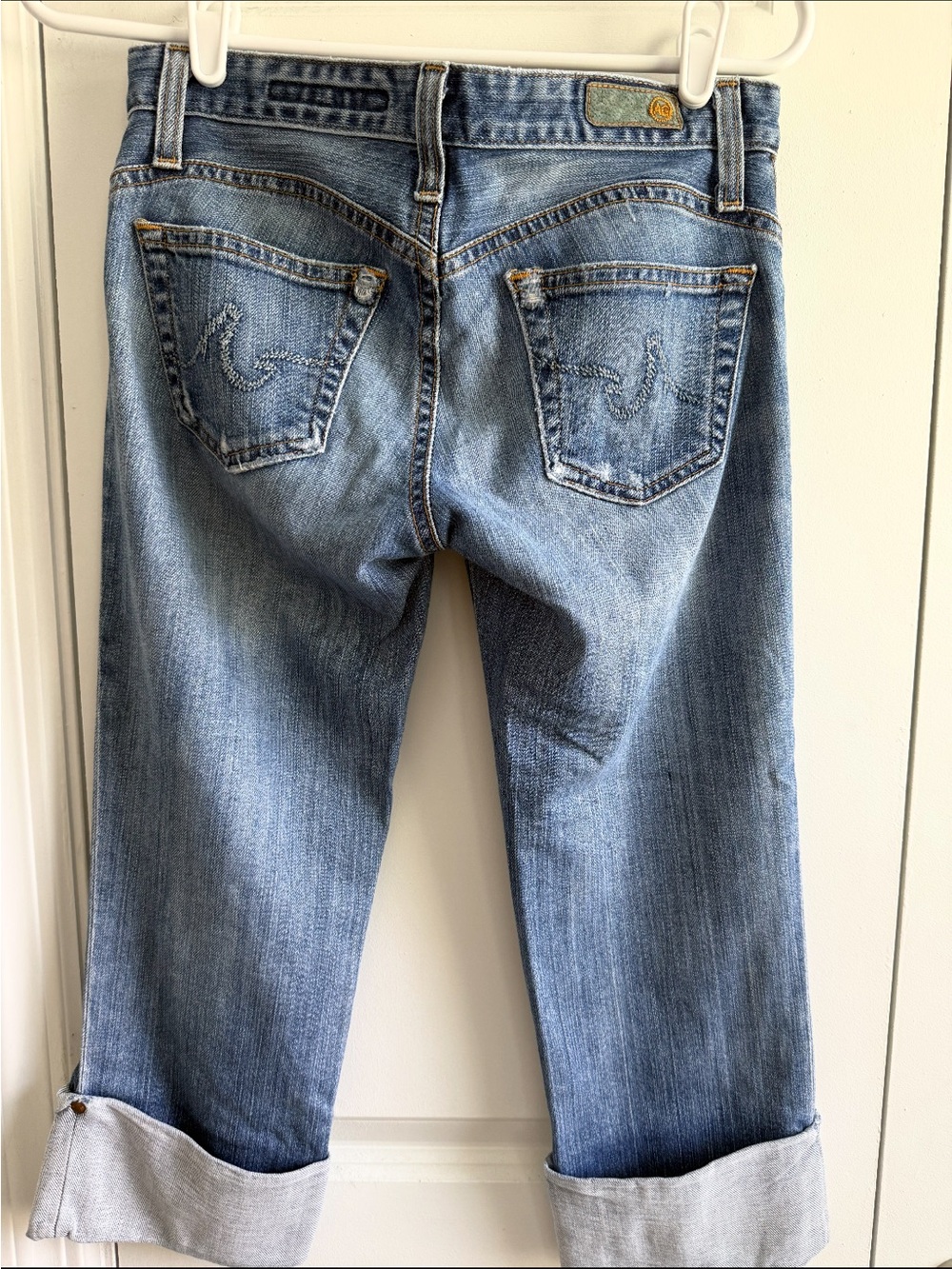 Light Blue Women's Denim Jeans - Classic Mid Wash Capris